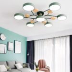 Lustre LED au design moderne et élégant Lustre LED au design moderne et élégant allumé dans un salon