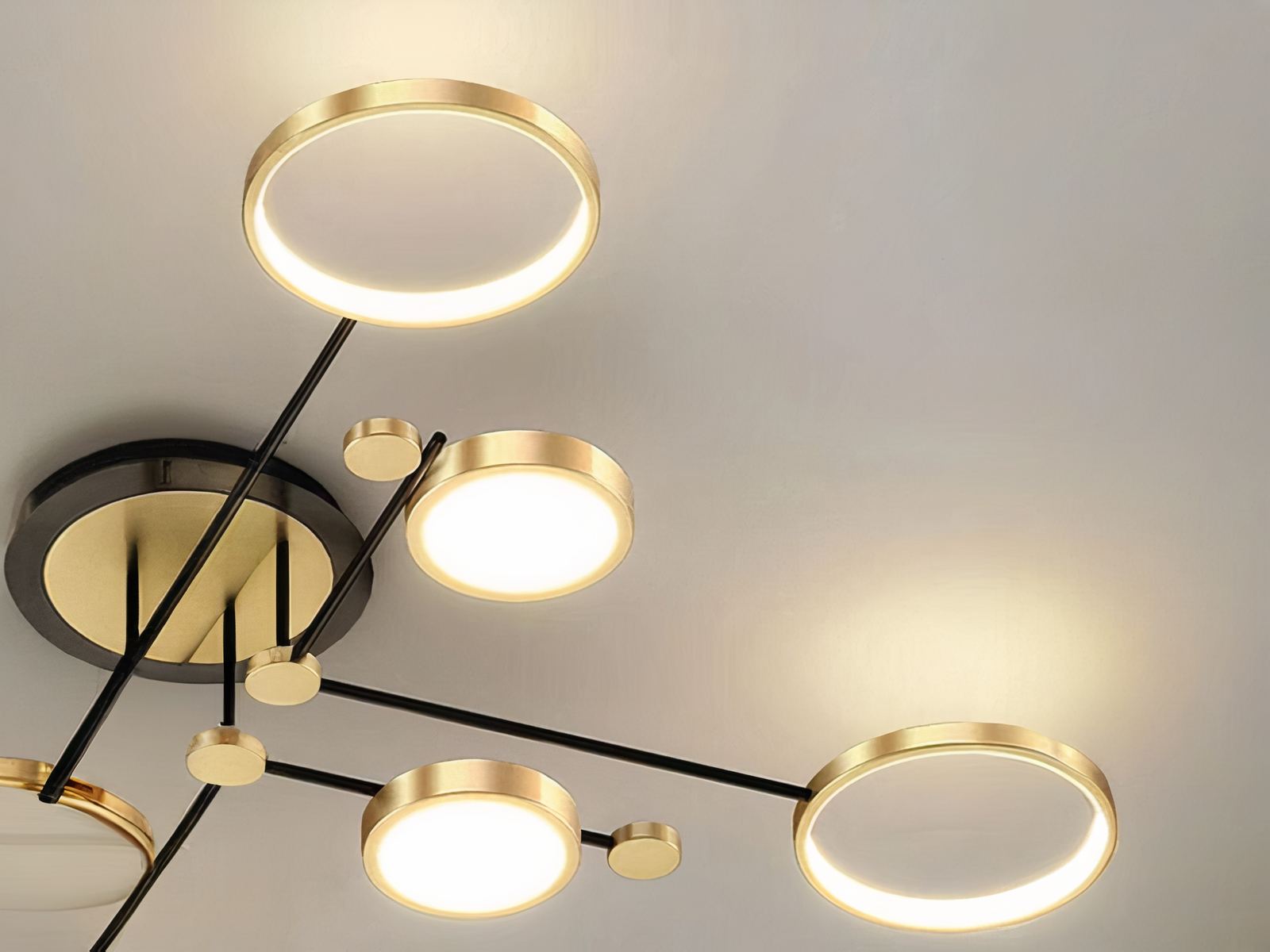 Lustre LED élégant avec intensité de lumière réglable