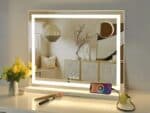 Miroir LED coiffeuse élégant grand format allumé et installé dans un salon