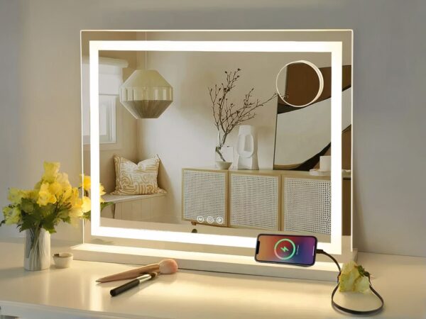 Miroir LED coiffeuse élégant grand format allumé et installé dans un salon