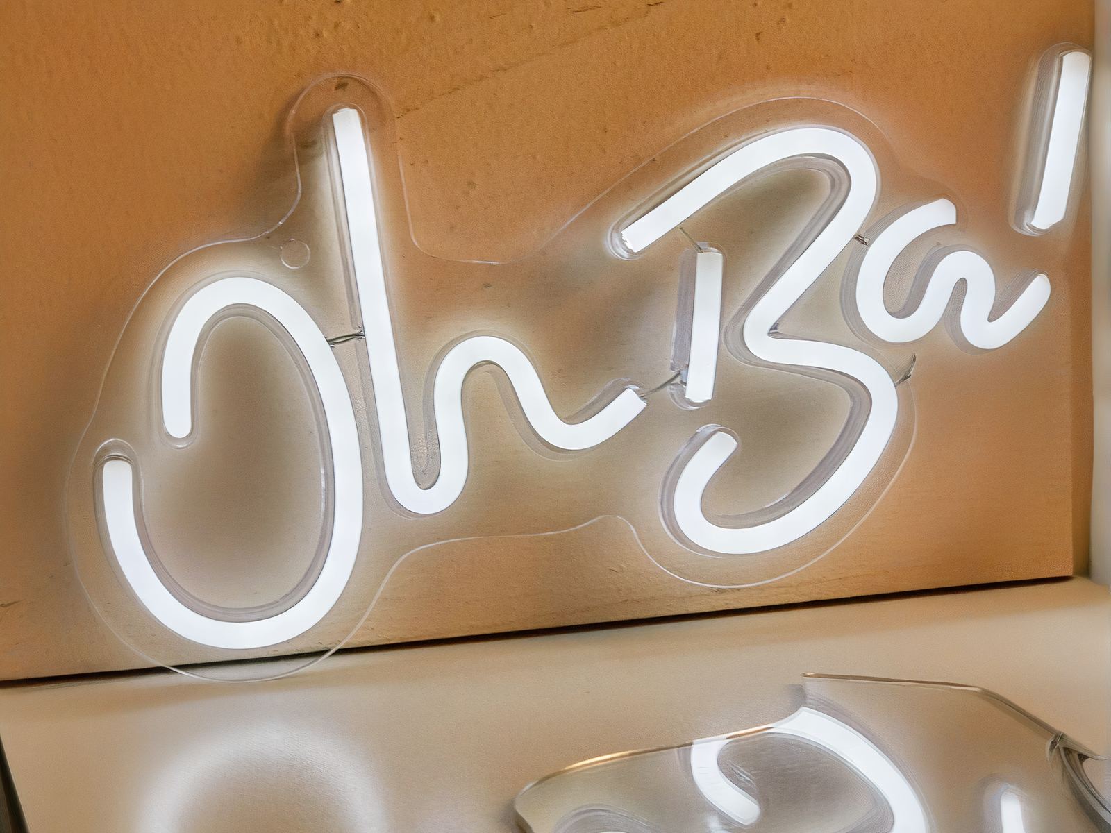 Néon LED blanche avec inscription Oh Baby