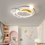 Plafond nuage LED au design mignon et créatif Plafond nuage LED au design mignon et créatif allumé dans une chambre d'enfant
