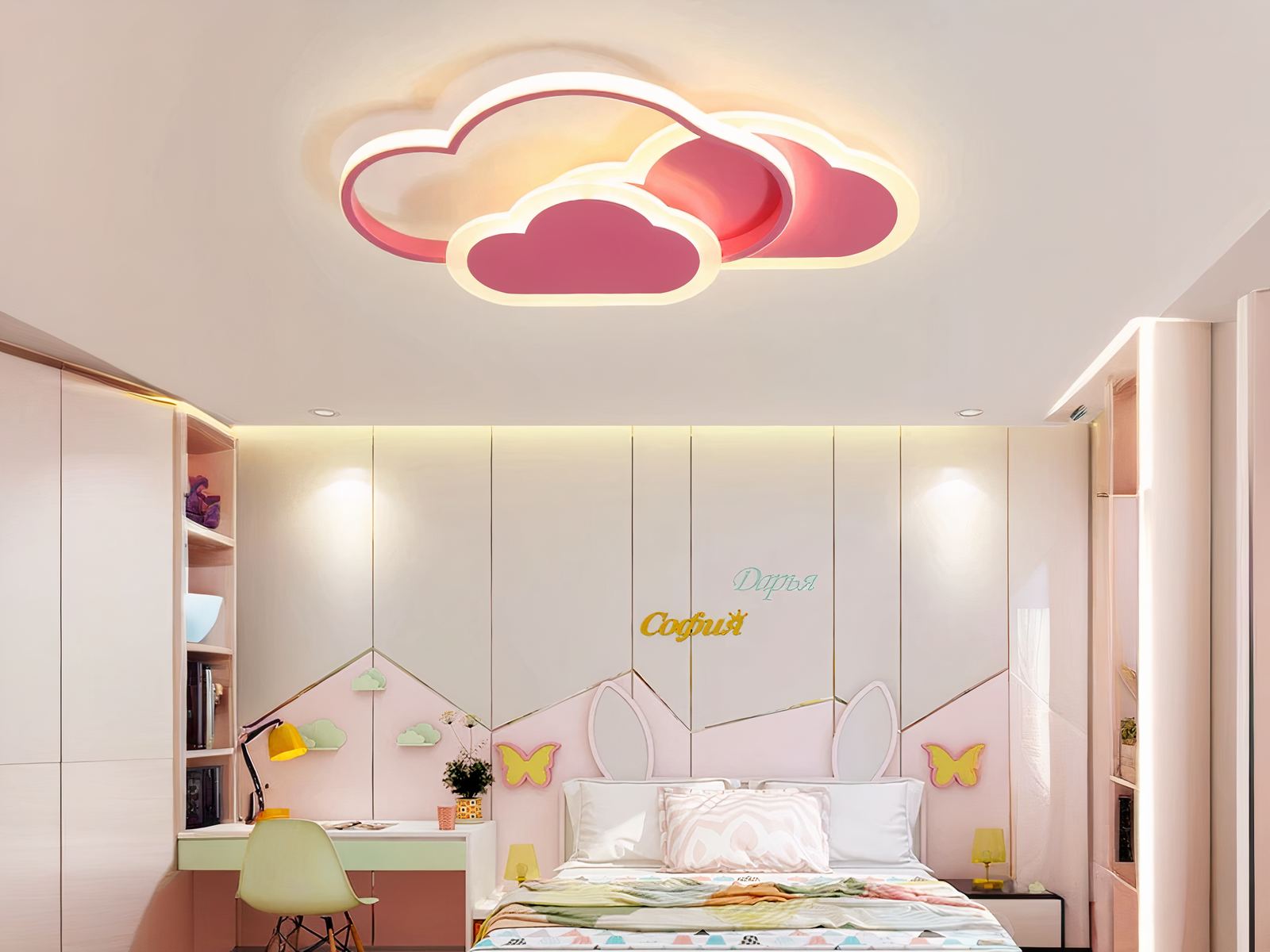 Plafond nuage LED créatif et décoratif allumé dans une chambre d'enfant