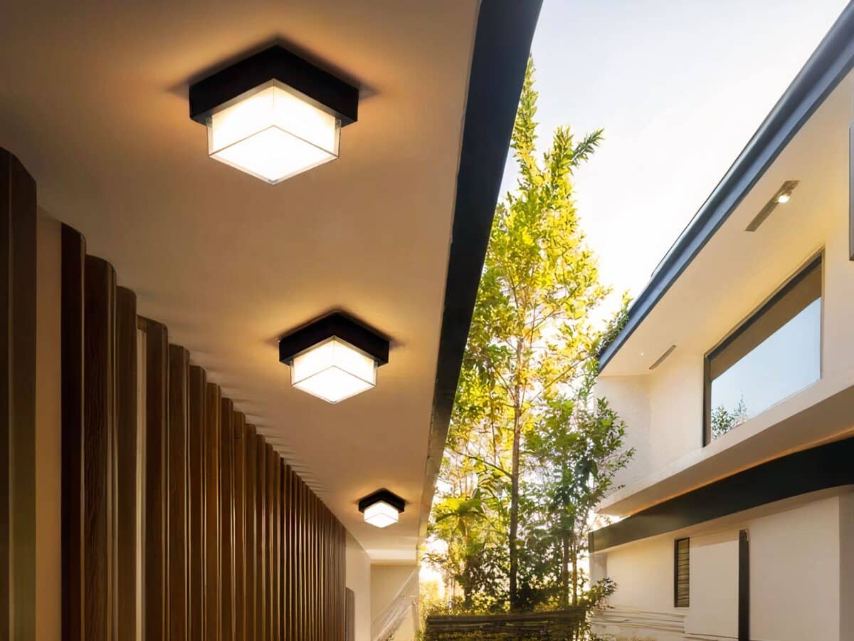 Plafonnier LED exterieur robuste et design