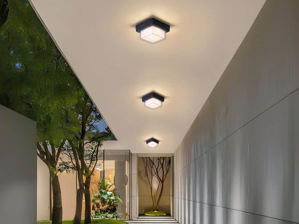 Plafonnier LED exterieur robuste et design
