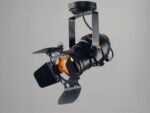 Projecteur LED de scène style rétro sur fond gris