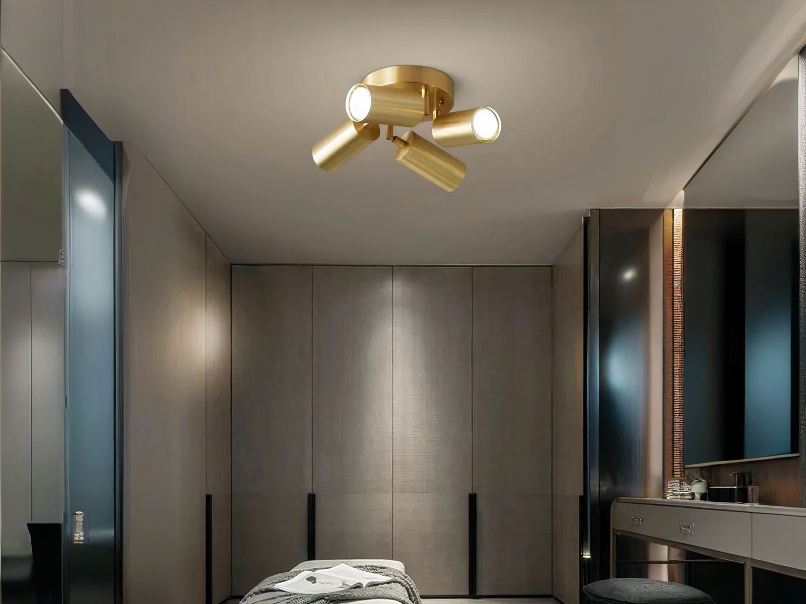 Projecteur LED doré à quatre têtes