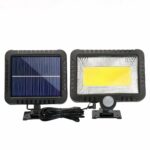 Projecteur LED solaire style moderne et compact sur fond blanc