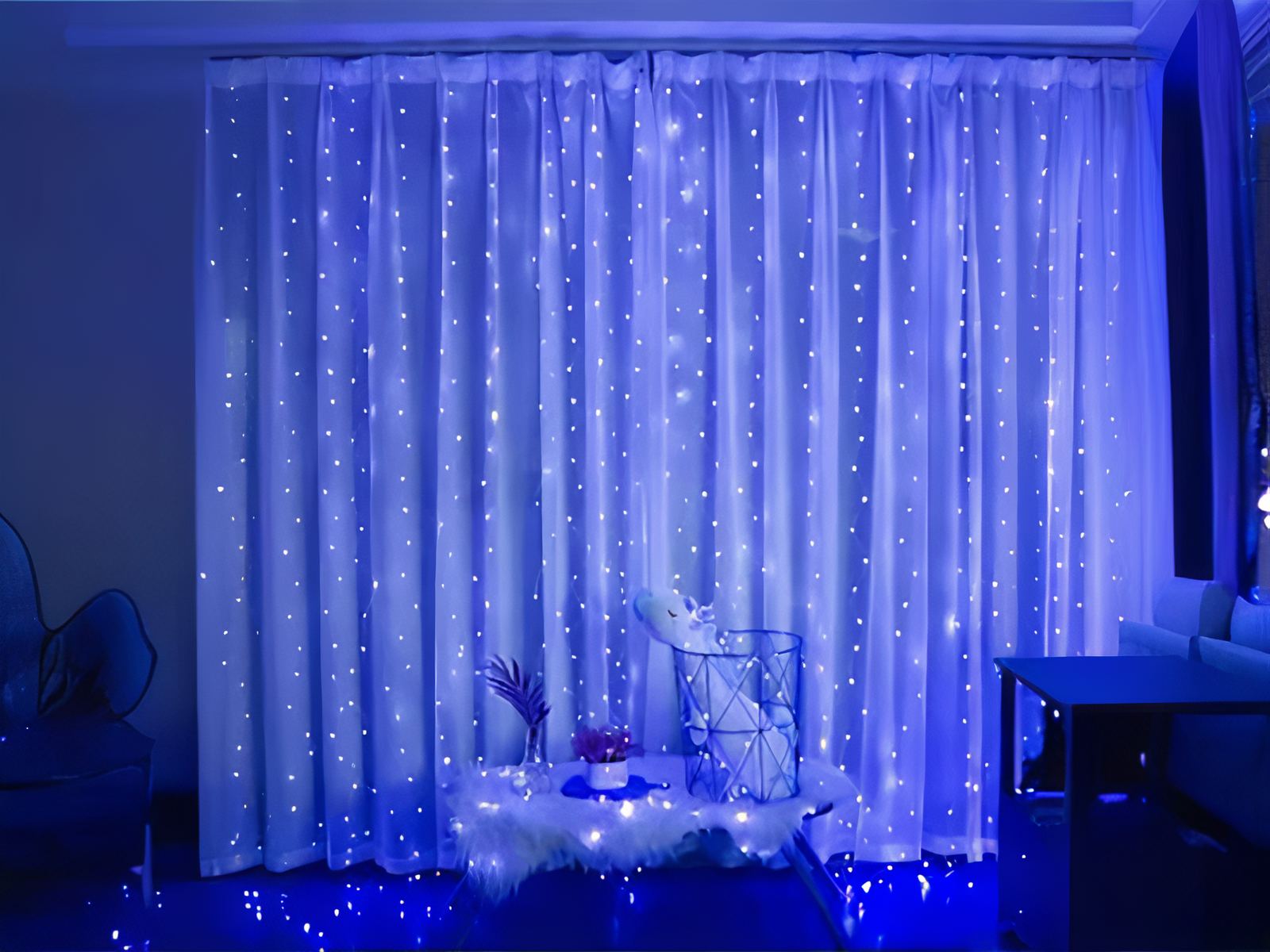 Rideau LED Réglable et Multifonctionnel bleu allumé dans un intérieur