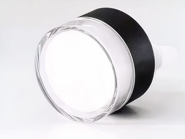 Spot LED plafond circulaire et élégant sur fond gris