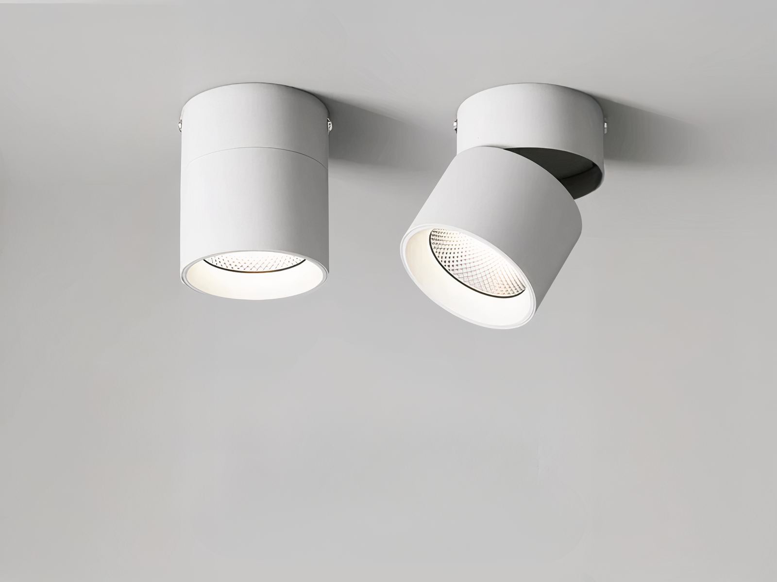 Spot LED plafond rotatif avec lumière variable sur fond gris