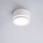 Spot LED plafond tendance et discret sur un plafond gris