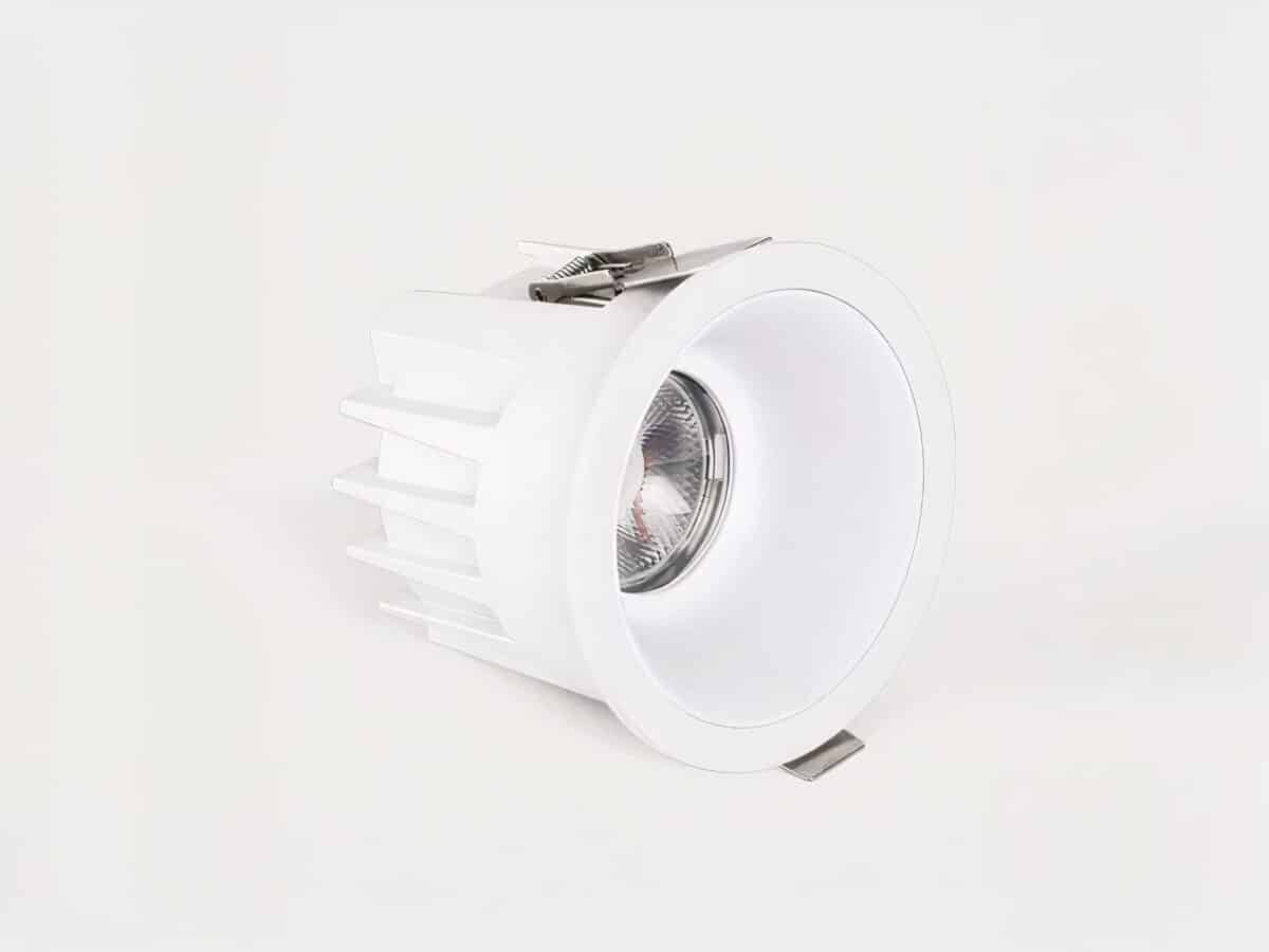 Spot LED salle de bain compact et anti-éblouissement