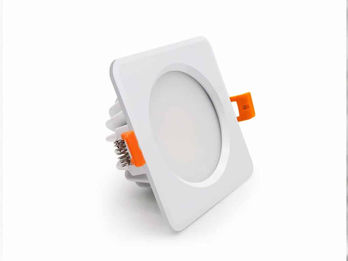 Spot LED salle de bain imperméable et carré Spot LED salle de bain imperméable et carré sur fond blanc