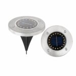 Spot LED solaire pratique et facile à installer Spot LED solaire pratique et facile à installer sur fond blanc