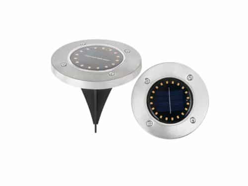 Spot LED solaire pratique et facile à installer sur fond blanc
