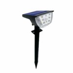 Spot LED solaire puissant et polyvalent Spot LED solaire puissant et polyvalent sur fond blanc