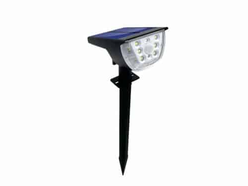 Spot LED solaire puissant et polyvalent sur fond blanc