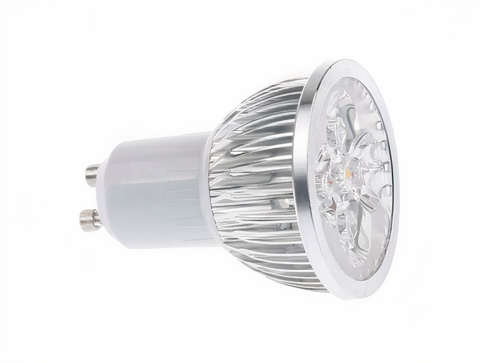Ampoule LED GU10 haute intensité sur fond blanc