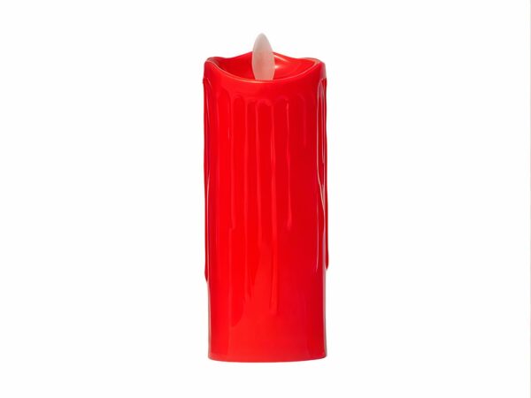 Bougie LED à flamme vacillante rouge et scintillante, sur un fond blanc.