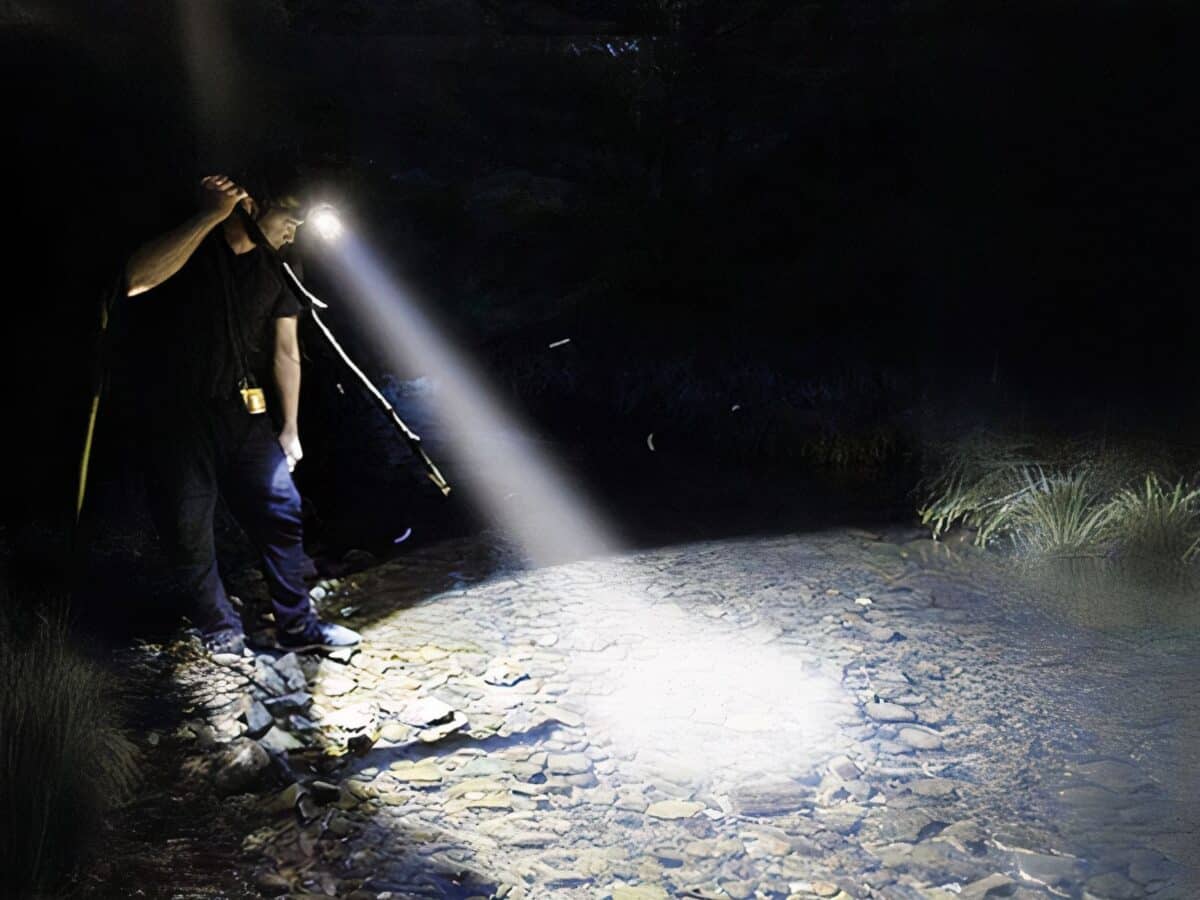 Lampe frontale LED durable et résistante