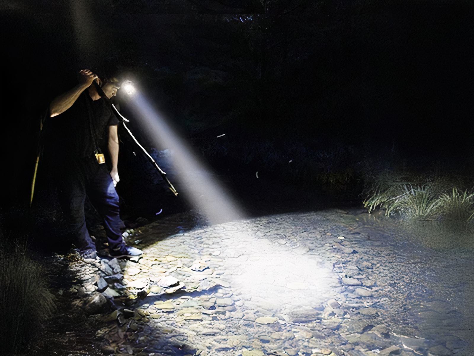 Lampe frontale LED durable et résistante