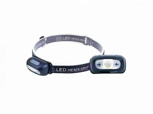 Lampe frontale LED légère et confortable sur fond blanc