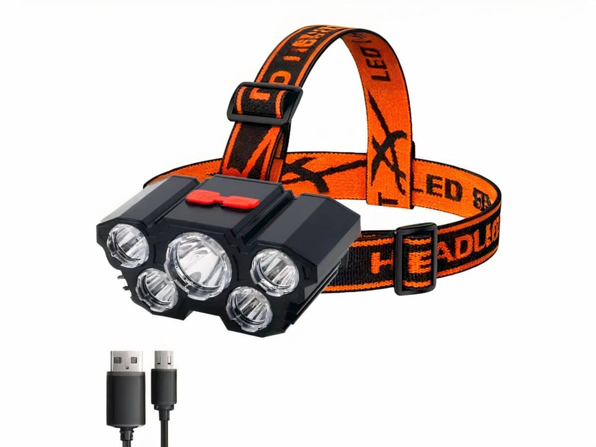 Lampe frontale LED puissante et confortable Lampe frontale LED puissante et confortable sur fond blanc