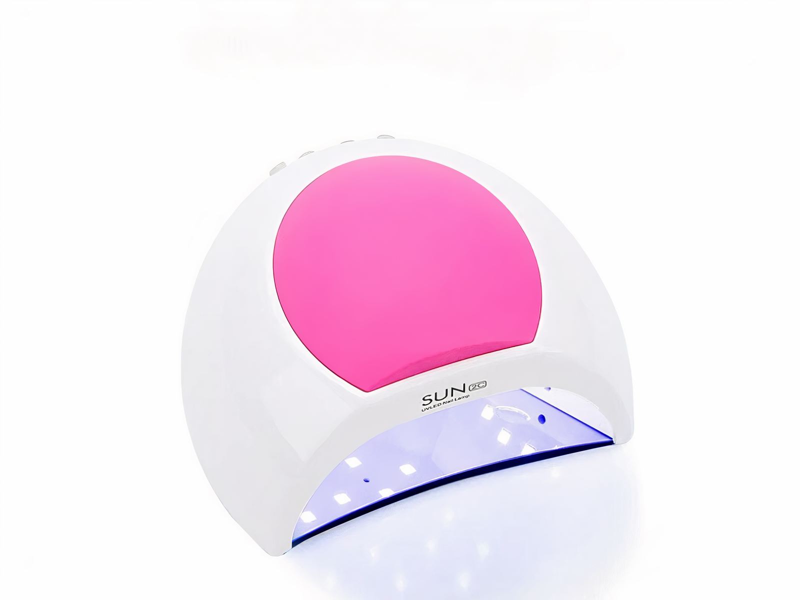 Lampe LED ongle UV design arrondi rose et blanche Lampe LED ongle UV design arrondi rose et blanche, allumée. Sur fond blanc.