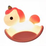 Lampe LED rechargeable en forme de licorne Lampe LED rechargeable en forme de licorne sur fond blanc