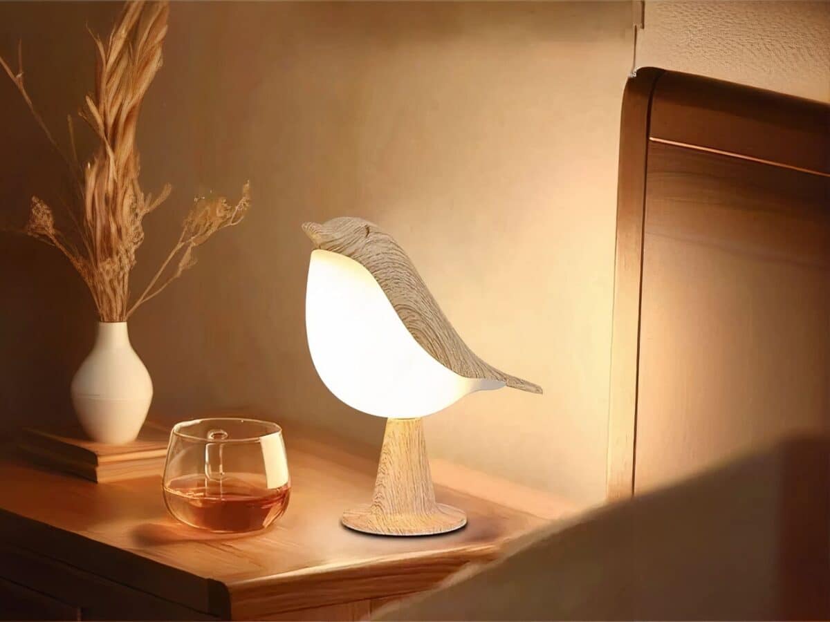 Lampe LED rechargeable style oiseau en bois