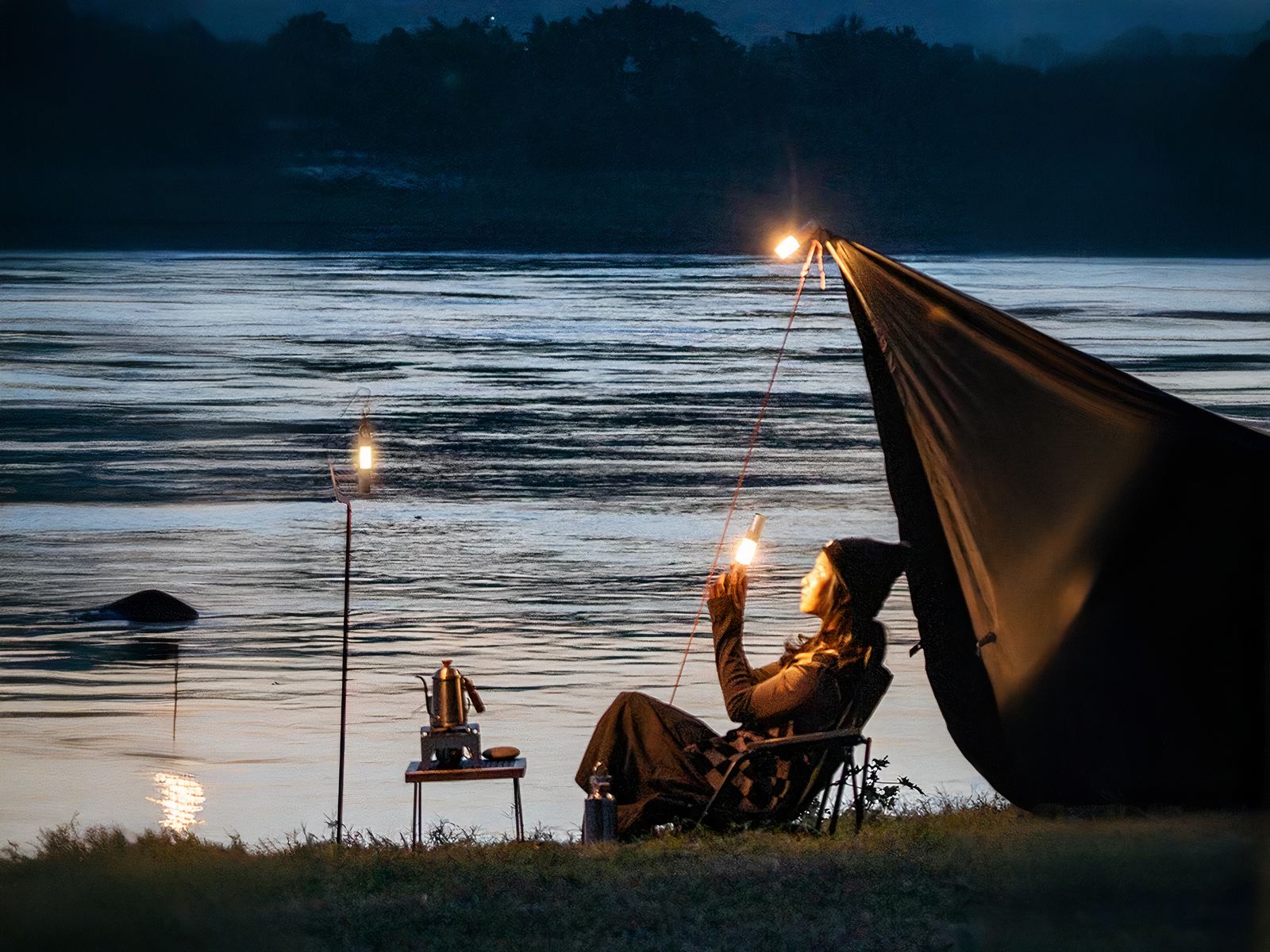 Lampe LED sans fil avec crochet extensible Lampe LED sans fil avec crochet extensible