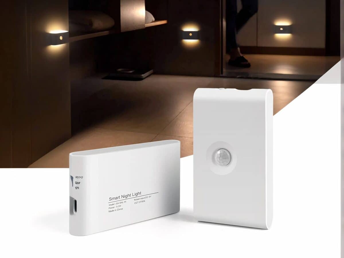 Lampe LED sans fil éclairage d'ambiance Lampe LED sans fil éclairage d'ambiance sur fond blanc avec des images de la lampe en action en arrière-plan