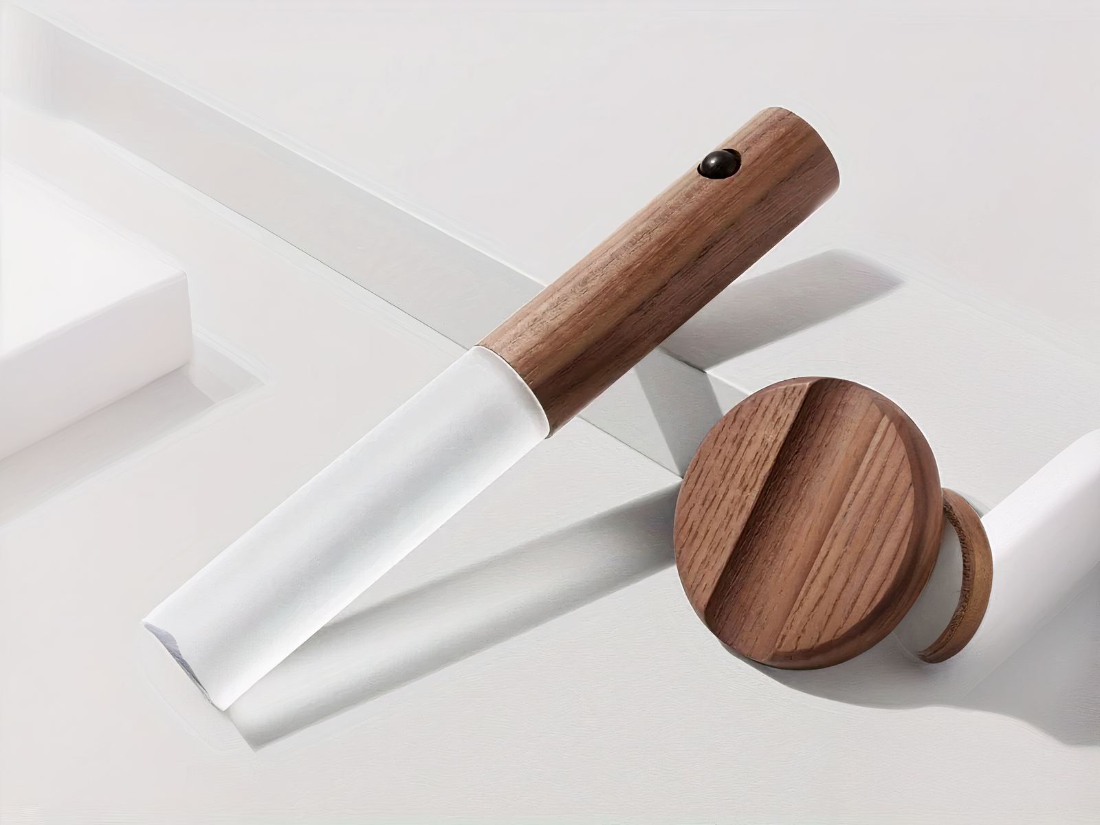 Lampe LED sans fil effet bois avec détecteur sur fond gris