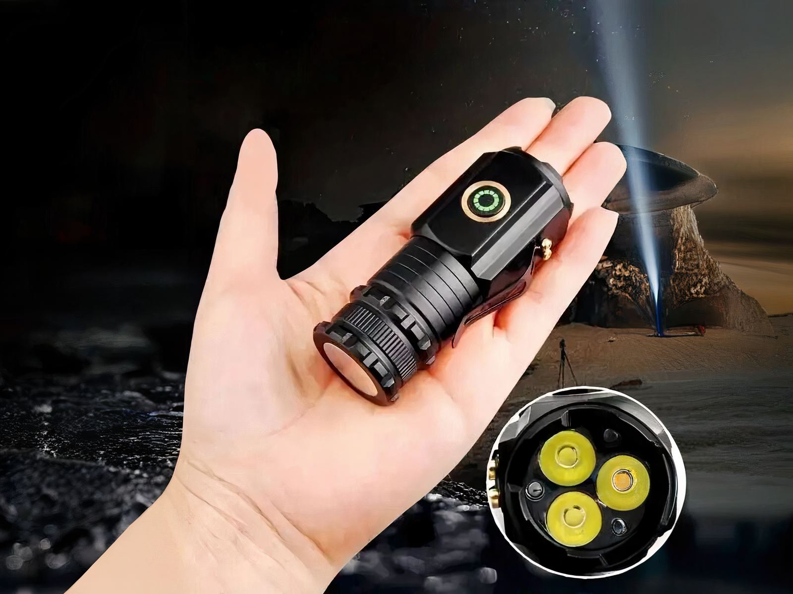 Lampe torche LED pratique petit format posée dans une main