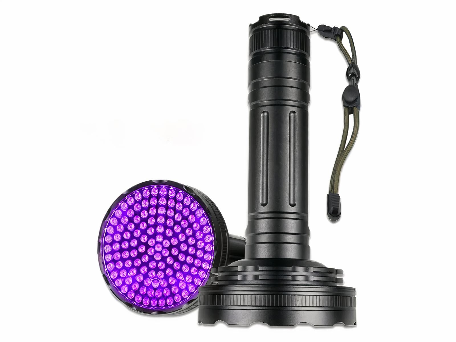 Lampe UV LED étanche en aluminium style lampe torche, de couleur noire, sur un fond blanc.