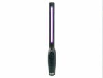 Lampe UV LED portable de désinfection, de couleur noire, sur un fond blanc.