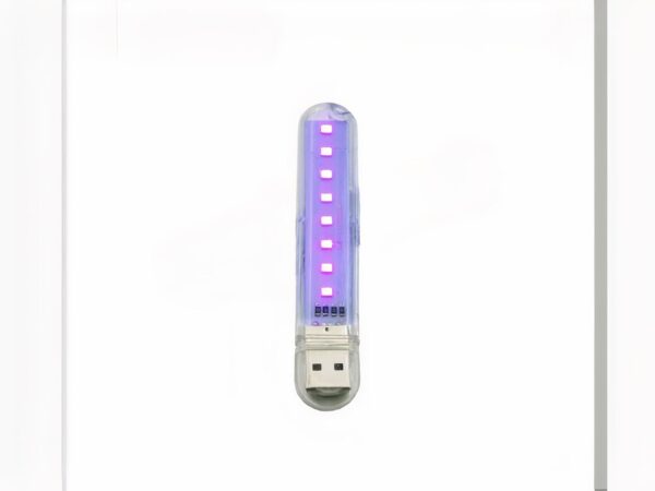 Lampe UV LED portable et USB, sur un fond blanc.