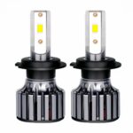 Lot 2 ampoules h4 LED antibrouillard automatique voiture Lot 2 ampoules H4 LED pour voiture, sur fond blanc.