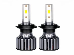 Lot 2 ampoules H4 LED pour voiture, sur fond blanc.