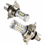 Lot de deux ampoules h4 LED antibrouillard moto et voiture Lot de deux ampoules h4 LED antibrouillard moto et voiture sur fond blanc