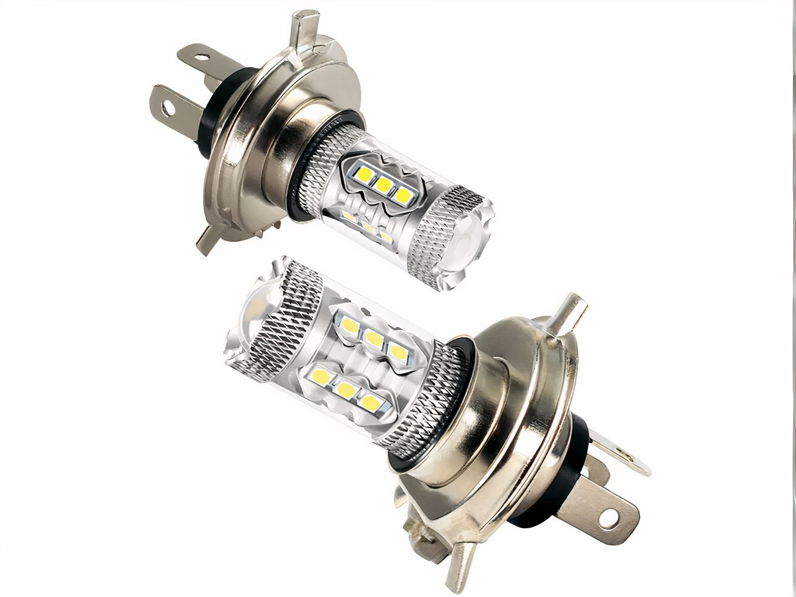 Lot de deux ampoules h4 LED antibrouillard moto et voiture sur fond blanc