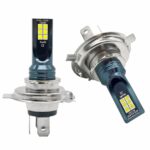 Lot de deux ampoules h4 LED durables pour voiture Lot de deux ampoules h4 LED durables pour voiture sur fond blanc