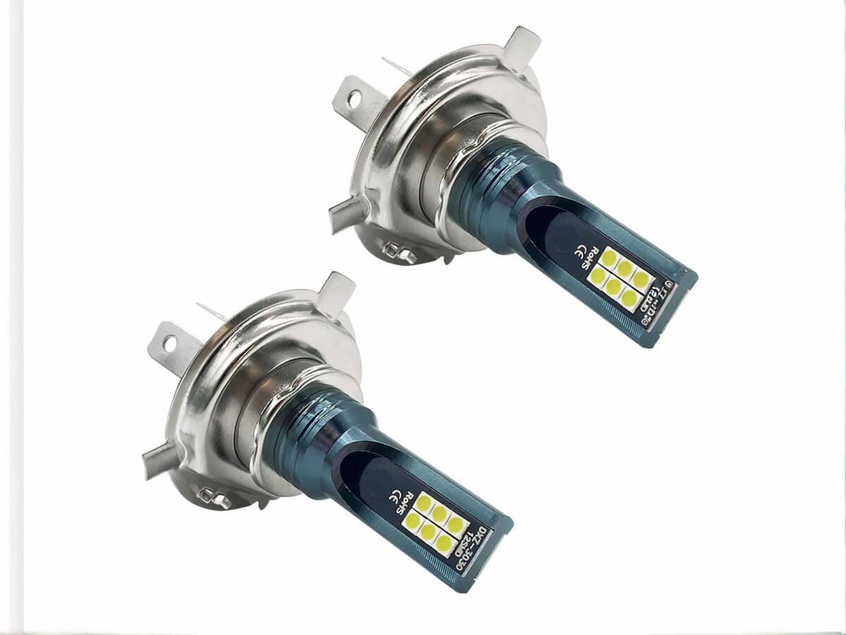 Lot de deux ampoules h4 LED durables pour voiture