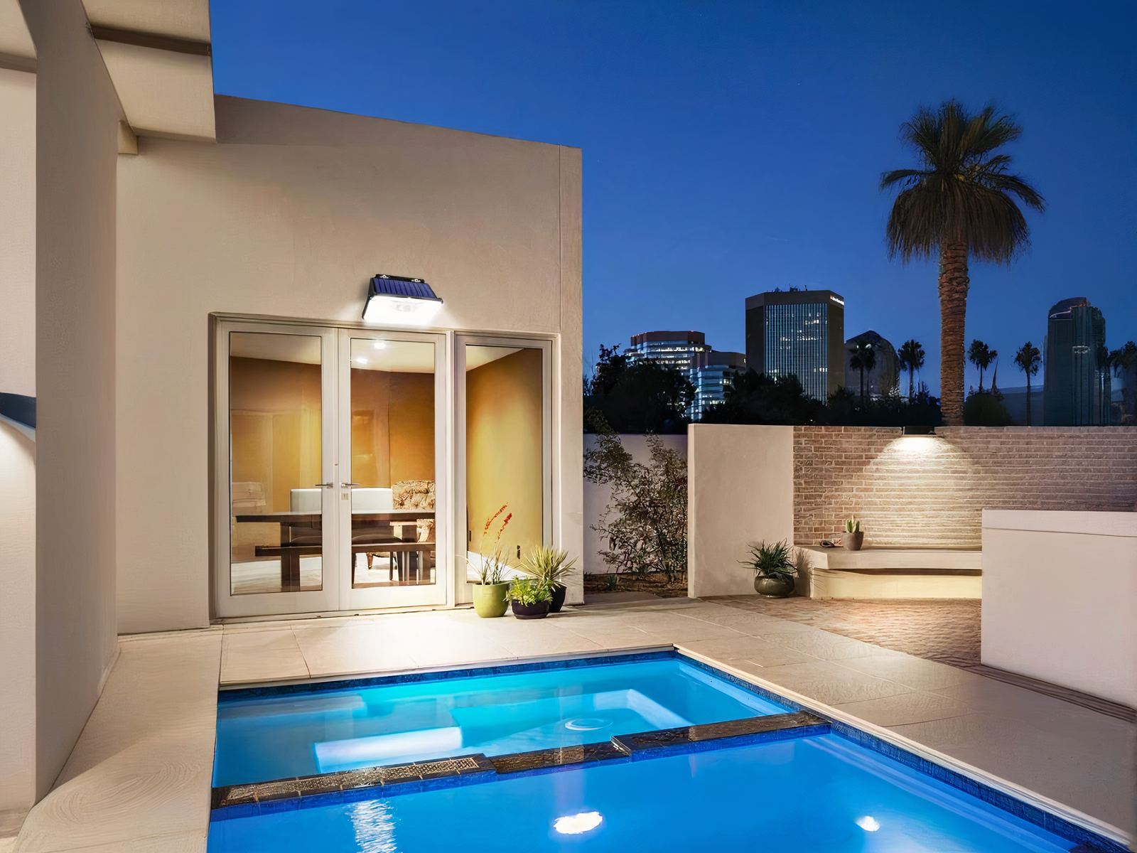 Lot de deux projecteurs extérieur LED avec détecteur pratiques et résistants