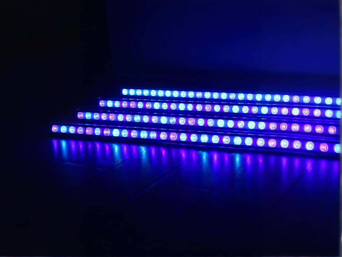 Lot de deux tubes néon LED décoratifs et modernes