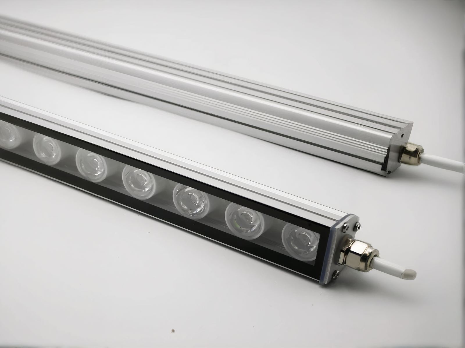 Lot de deux tubes néon LED décoratifs et modernes Lot de deux tubes néon LED décoratifs et modernes