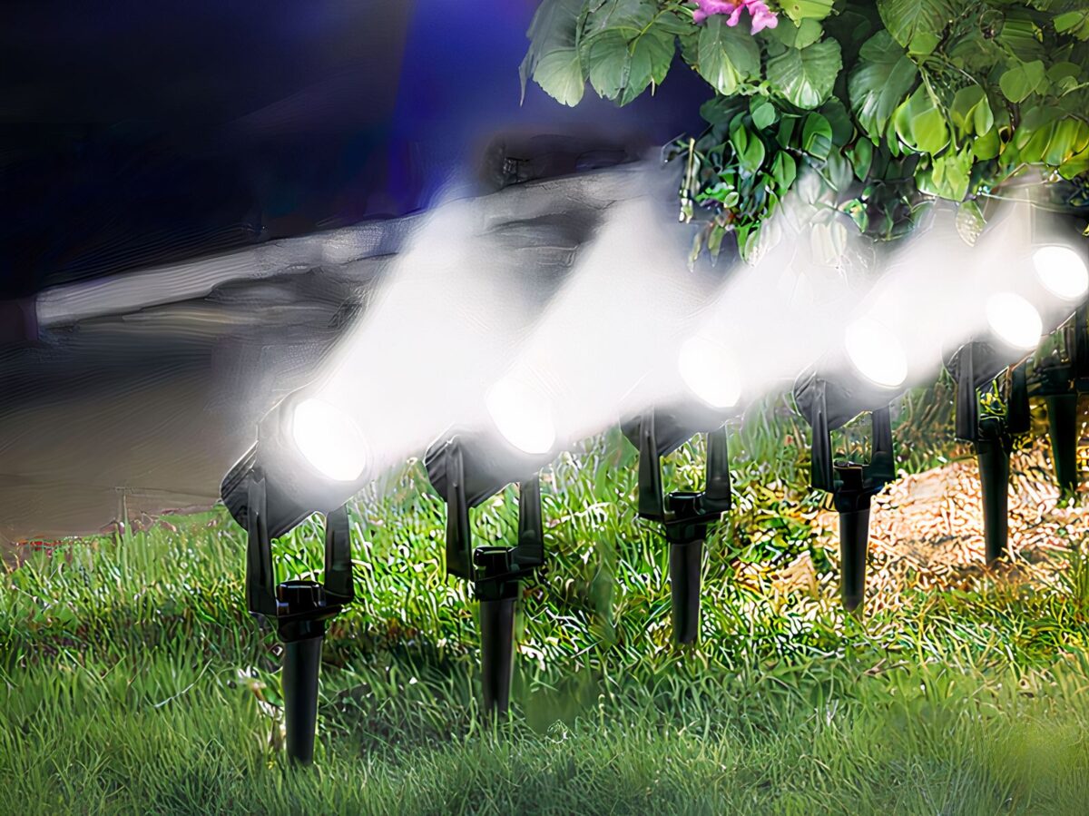 Lot de quatre spots LED solaire imperméables et pratiques