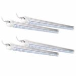 Lot de quatre tubes LED modernes et pratiques Lot de quatre tubes LED modernes et pratiques sur fond blanc