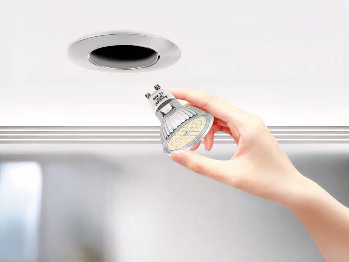 Lot de six ampoules LED GU10 à lumière blanche